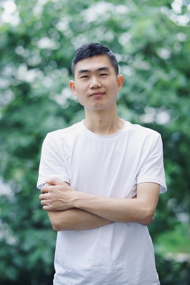 曹國(guó)來(lái)（國(guó)瓷紅葉畫院高級(jí)畫師）