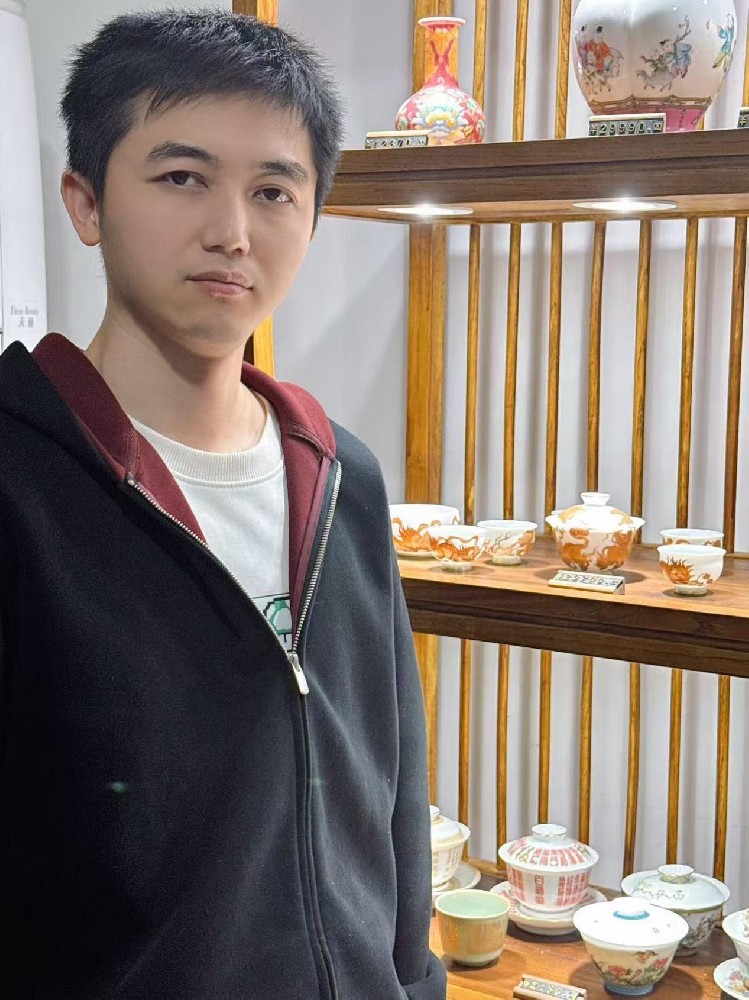 李敏（國(guó)瓷紅葉畫院高級(jí)畫師）